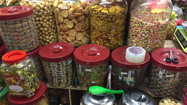 Sejumlah jenis Snack di Pasar Mester Jatinegara. (Foto: Selfy Sandra Momongan/kumparan)