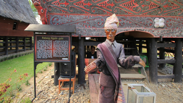 Patung Sigale-gale dari Samosir (Foto: Flickr / Let's go travel 2012)