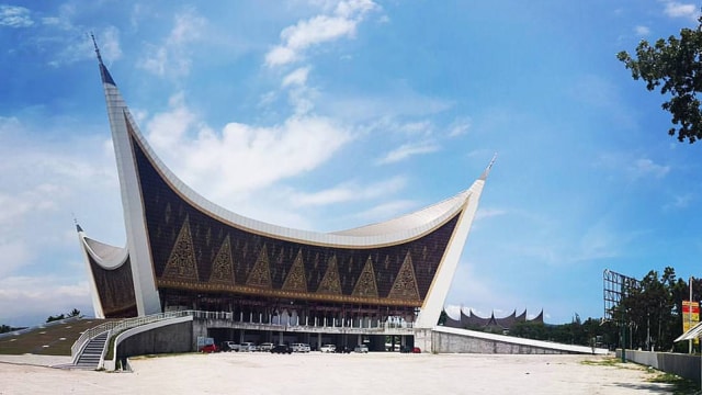 Masjid Raya Sumbar, Padang (Foto:  Flickr/atta yaya)