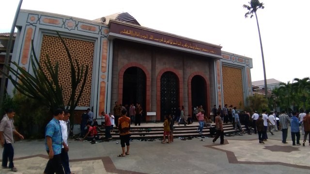 Suasana Masjid Kampus UGM (Foto: Arfiansyah Panji Purnandaru/kumparan)
