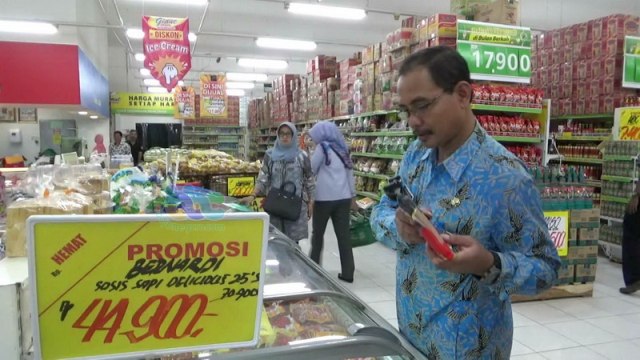 Satgas Pangan Bojonegoro Temukan Makanan Kedaluwarsa saat Sidak Pasar