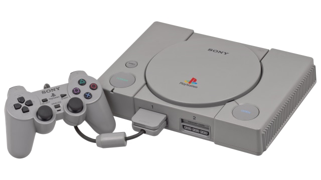Konsol game Sony PlayStation generasi pertama. (Foto: Evan-Amos via Wikimedia Commons)