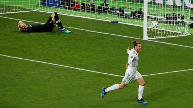 Momen Bale vs Karius. (Foto: REUTERS/Phil Noble)