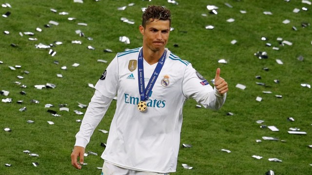 Ronaldo di tengah perayaan juara. (Foto: REUTERS / Phil Noble)