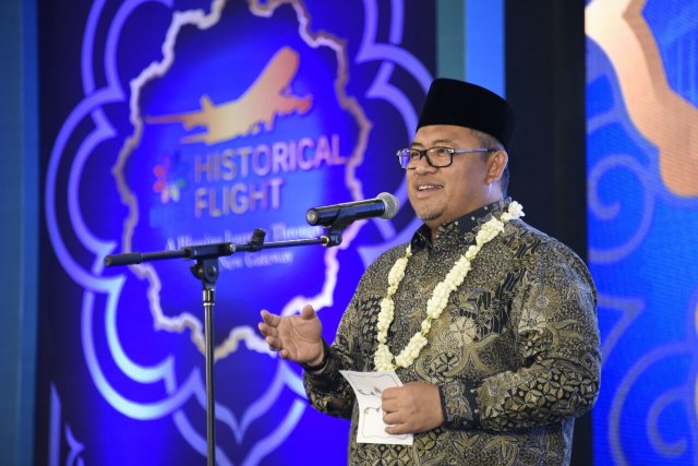 com-Gubernur Aher di Historical Flight (Foto: Humas Jawa Barat)