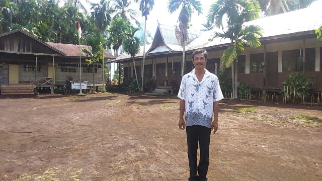 Bambang Irawan, guru SD Negeri 006 Sungai Danai  (Foto:  Muhammad Ainun Najib /kumparan)