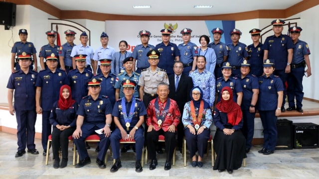 Polisi Filipina belajar Bahasa Indonesia di KJRI. (Foto: Dok. KJRI Davao City)