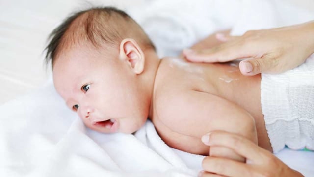Tips Praktis Merawat Kulit Kering pada Bayi