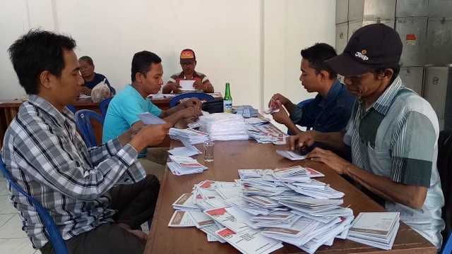 KPU Kota Pasuruan Lipat 142.153 Surat Suara Pemilihan Gubernur Jawa Timur