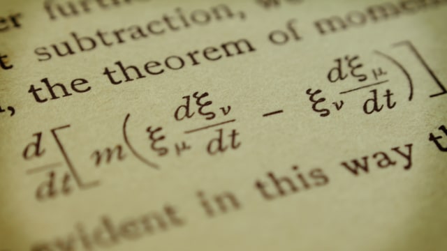 Rumus matematika fisika. (Foto: Shaun Anyi via flickr)