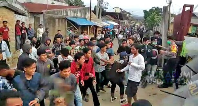 Demo Buruh Tuntut Upah di Cikembar Sukabumi Berujung Ricuh