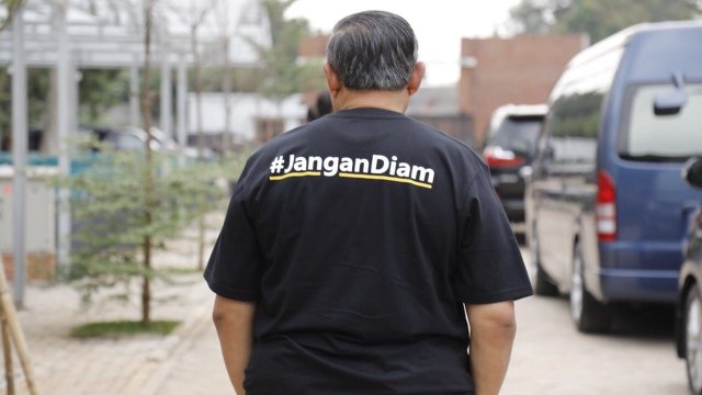 SBY dengan kaus #JanganDiam (Foto: Dok. Istimewa)
