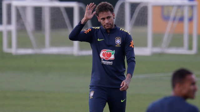 Neymar berlatih bersama skuat Tim Brasil. (Foto: REUTERS/Ricardo Moraes)
