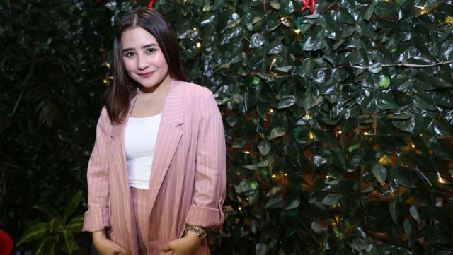 Prilly Latuconsina di kawasan Otista, Jaktim. (Foto: Mustika Sari/Kumparan)