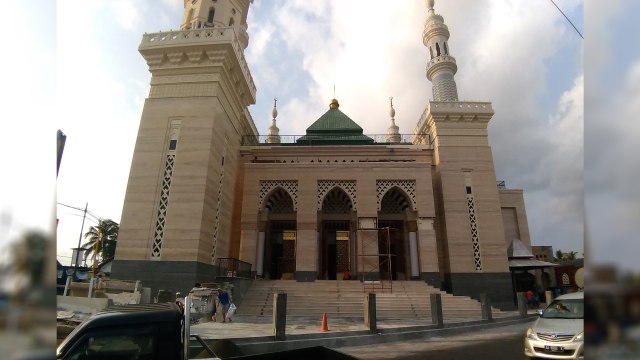 Suasana Masjid Suciati Saliman. (Foto: Arfiansyah Panji/Kumparan)