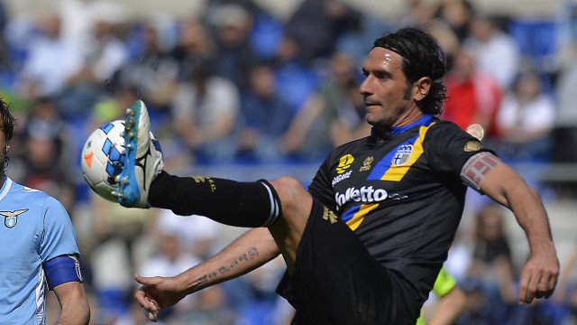 Lucarelli, simbol kesetiaan Parma.  (Foto: ANDREAS SOLARO / AFP)