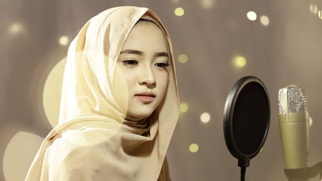 Nissa, Vokalis Sabyan Gambus yang Jadi Idola Milenial (68865)