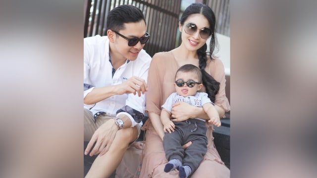 Sandra Dewi bersama suami dan anaknya (Foto:  Instagram/@sandradewi88)