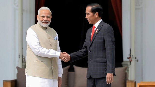 PM India Narendra Modi dan Presiden Jokowi. Foto: REUTERS/Darren Whiteside