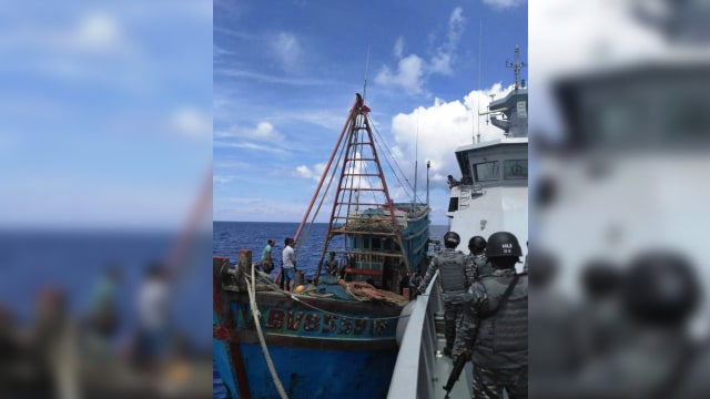 Koarmada I Tangkap Kapal Asing Pencuri Ikan (Foto: dok. Dispen Koarmada I)