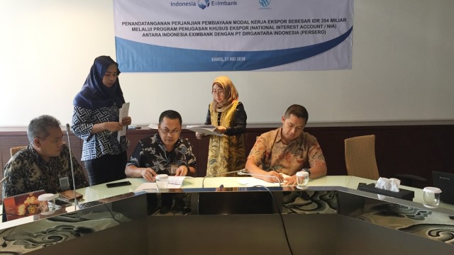 Perjanjian Indonesia Eximbank dan PT Dirgantara. (Foto: Abdul Latif/kumparan)