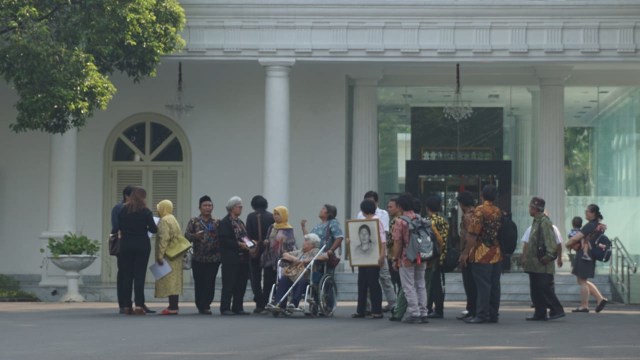 Peserta aksi kamisan ke-540 diterima Jokowi. (Foto: Yudhistira Amran Saleh/kumparan)