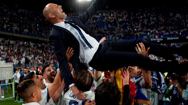 Zidane membawa Madrid juara La Liga. (Foto: AFP/Sergio Camacho)