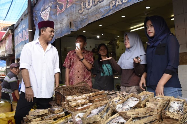 Safari Ke Pasar Cisarua, Kang Anton Pastikan Masyarakat Bisa Nyaman Berdagang dan Membeli