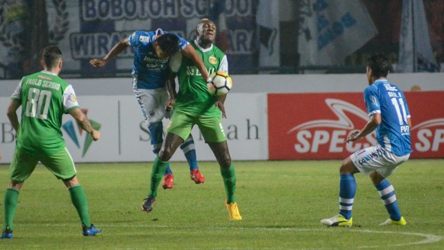 Laga Persib vs Bhayangkara FC. (Foto: ANTARA FOTO/Raisan Al Farisi)