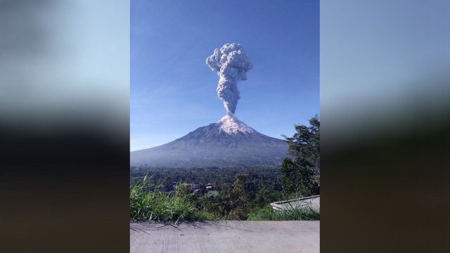 Asap dari letusan Gunung Merapi. (Foto: Komunitas waga lereng merapi)
