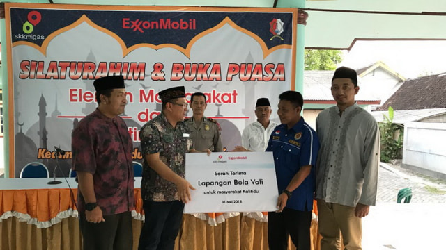 Exxon Serahkan Bantuan Pembangunan Sarana Olah Raga pada Karang Taruna di Bojonegoro