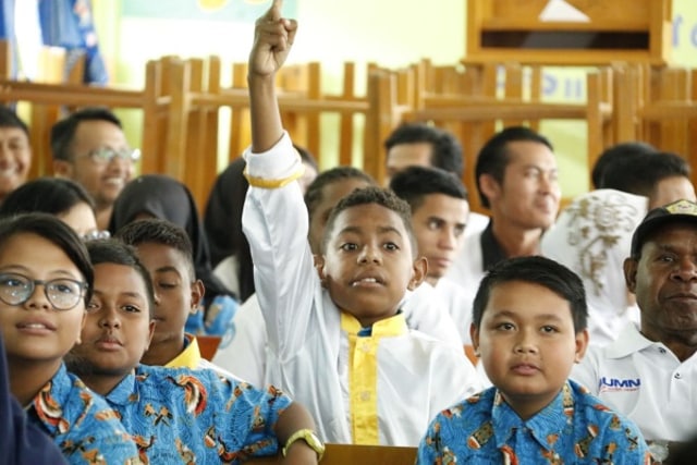 Kala PLN di Papua Mengajarkan Pancasila
