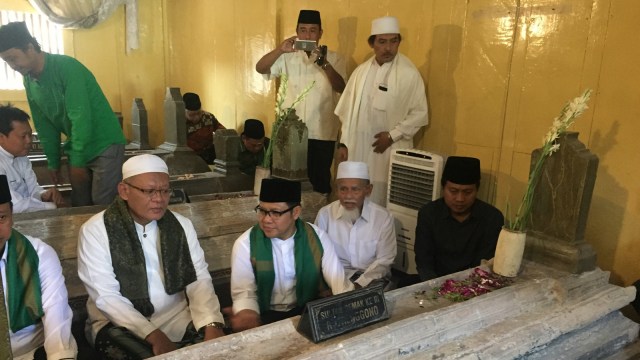 Cak Imin ziarah ke makam Raden Fattah (Foto:  Ricad Saka/kumparan)