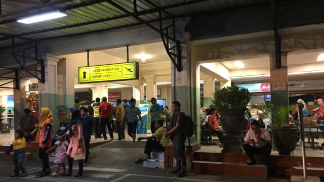 Penerbangan di Bandara Ahmad Yani Semarang Ditunda  Foto: Helinsa Rasputri/kumparan
