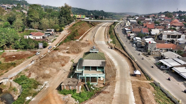 Masjid Jami Baitul Mustaghfirin di tol Batang. (Foto: Aditia Noviansyah/kumparan)