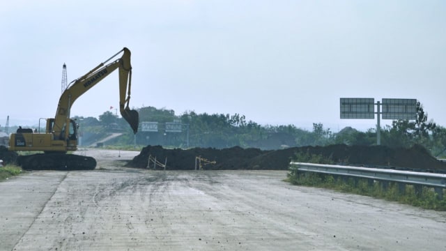 Pembangunan jembatan Pepe, tol Salatiga-Kartasura (Foto: Aditia Noviansyah/kumparan)