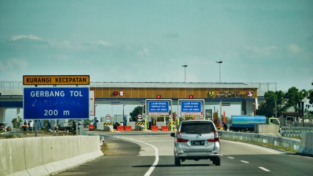 Gerbang tol Colomadu, Jawa Tengah. (Foto: Aditia Noviansyah/kumparan)
