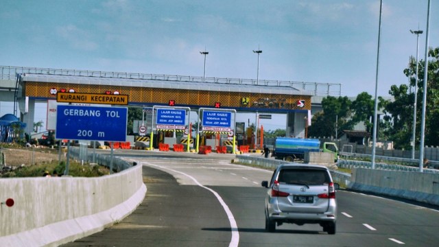 Gerbang tol Colomadu, Jawa Tengah. (Foto: Aditia Noviansyah/kumparan)