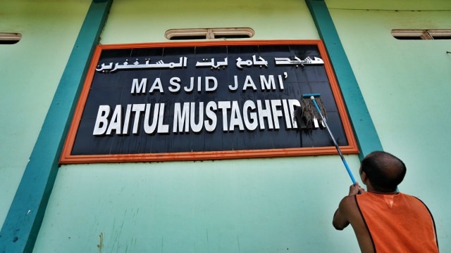 Masjid Jami Baitul Mustaghfirin di tol Batang. (Foto: Aditia Noviansyah/kumparan)