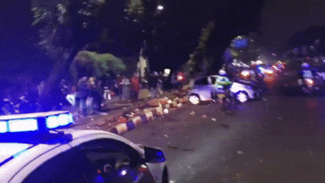 Polisi bubarkan sahur on the road di Senayan (Foto: Twitter @TMCPoldaMetro)
