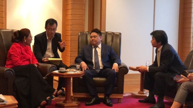 Susi Pudjiastuti meeting dengan pengusaha Jepang. (Foto: Arifin Asydhad/kumparan)