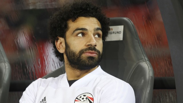 Salah di bench Mesir. (Foto: Michele Limina/AFP)
