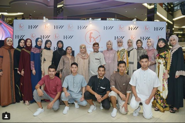 12 Karya Disain Baju Nina Nugroho Dipamerkan Di Fashion Show Hijab Festive Week 2018