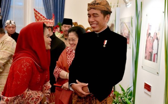 Keakraban Jokowi dan Puti, Risma: Saya Surprise!