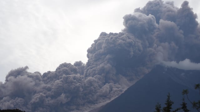 Gunung Berapi Fuego di Guatemala meletus. (Foto: AFP/Orlando Estrada)