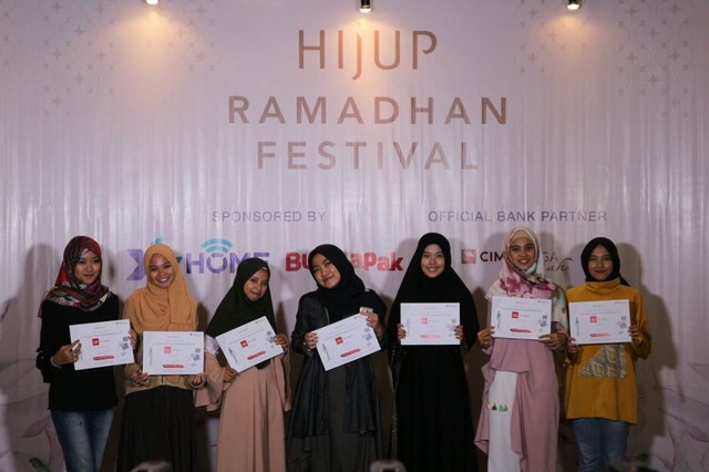Ratih Mahasiswi Desain Produk  Esa Unggul Raih Top 5 Fashion Desainer Hijup Festival (1)