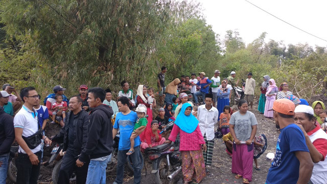 Warga Desa Sumberkare Blokade Proyek Tol Pasuruan-Probolinggo