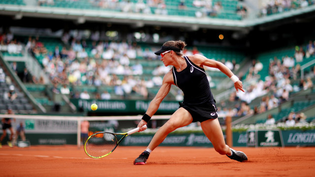 Muguruza capai perempat final Roland Garros. (Foto: REUTERS/Christian Hartmann)