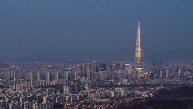 Lotte World Tower, Korea Selatan (Foto: Flickr / Michael Mellinger)