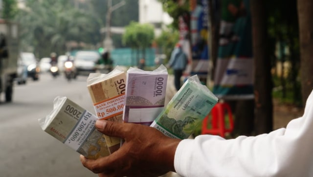 Penukaran uang di Pondok Indah. (Foto: Fitra Andrianto/kumparan)